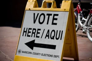 A Vote Here / Aqui sign in Maricopa County, Arizona